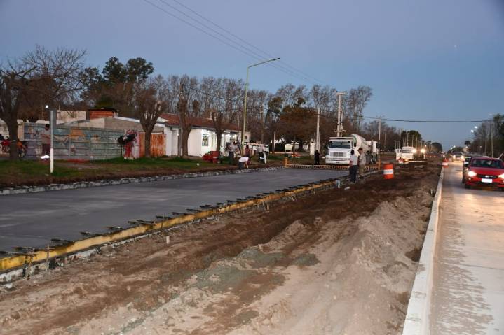 Continúa la obra de pavimentación en avenida Frocham