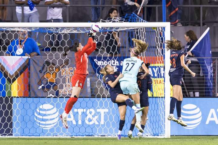 Deadspin | KC Current extend unbeaten streak to 12 games with shutout of Bay FC