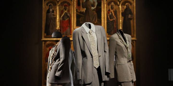 Una muestra reúne el legado de Giorgio Armani con Caravaggio y Rafael