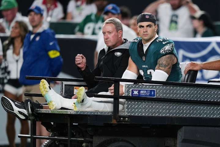 Ex-Michigan State LB recovers from torn ACL to make Eagles, then injured on opening kickoff