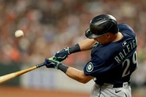 Raleigh sets homer mark for Mariners in MLB win at Houston