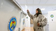 Alta participación en las elecciones de Moldavia, entre acusaciones de fraude y alertas de bomba