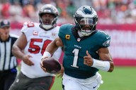 Fake tush push and special teams TD help Eagles beat Bucs 31
