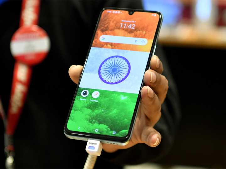 Smartphone exports rose 39% in August, industry counters claims