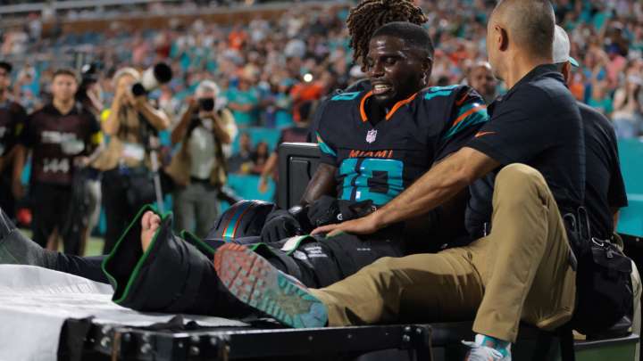 Tyreek Hill Sufre Grave Lesión de Rodilla y Queda Fuera de la Temporada en la NFL