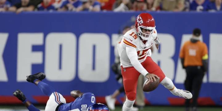 Patrick Mahomes and the Chiefs beat the Giants 22-9 for their first win this season