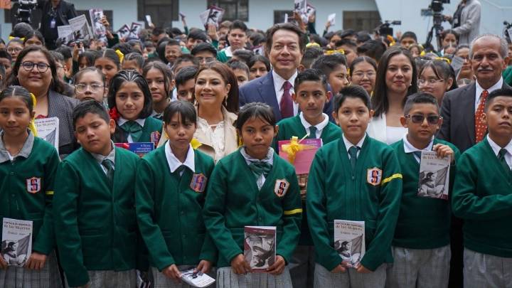 Inicia entrega de 6 millones de Cartillas de las Mujeres a estudiantes de secundaria