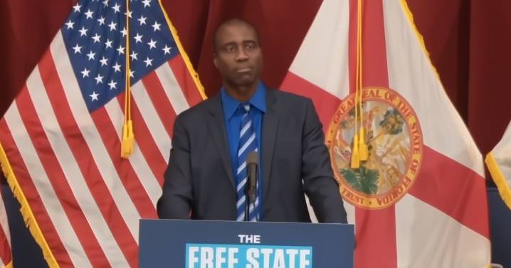 Florida se convertiría en el primer estado en eliminar todos los mandatos de vacunas