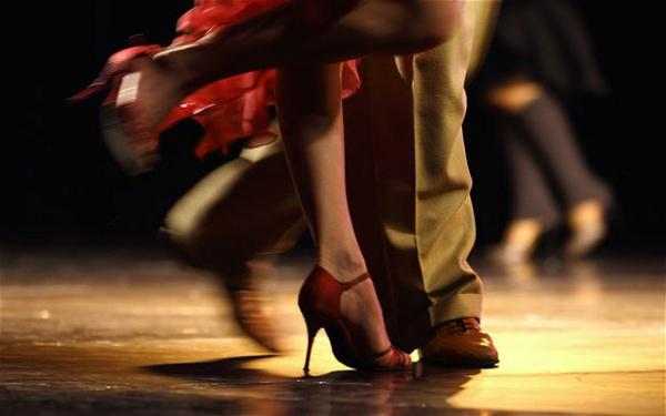 Clase abierta y gratuita de tango, este domingo en el Paseo Ameghino