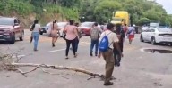 CIP Huatulco paraliza la carretera federal 200 por desacuerdo en finiquitos bajo outsourcing