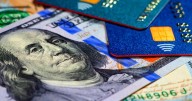 ARCA empezó a devolver los impuestos del dólar tarjeta, cómo reclamarlos