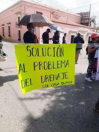 Con bloqueo, vecinos de San Martín exigen solución a problemas de agua y drenaje