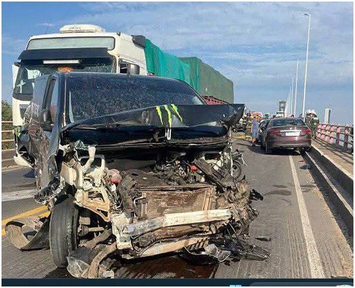 Un camión provocó un choque en cadena con 15 vehículos y mató a un motociclista en el puente Chaco