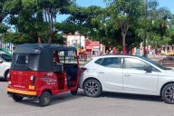 Mototaxi no respeta alto y colisiona con Seat Ibiza en Seybaplaya