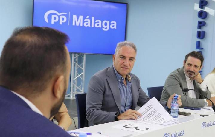 Bendodo acusa a Sánchez de "prometer y desaparecer"