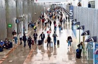 Por lluvias, suspenden despegues y aterrizajes en el AICM