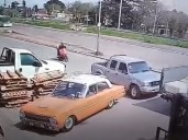 Merlo: abrió la puerta de su camioneta y golpeó a una mujer policía que murió arrollada por un colectivo