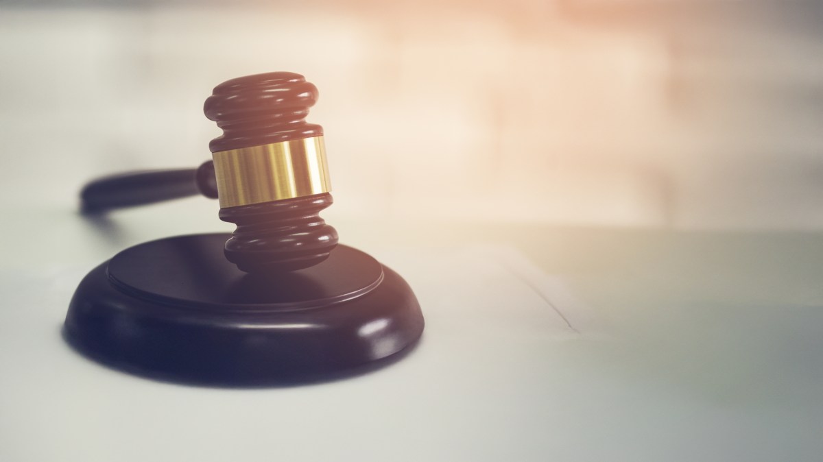 Murió en pleno juicio un hombre acusado de asesinar a su esposa en Houston