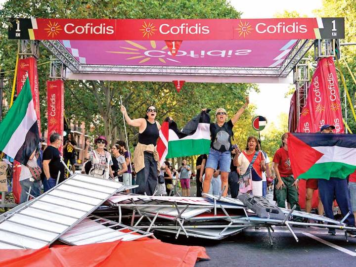 Boicotean propalestinos la vuelta a España; final suspendida