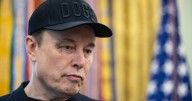 Musk amenazó con renunciar a Tesla... pese a negociaciones que lo convertirían en el primer billonario