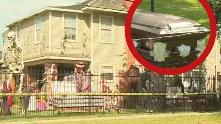 Texas: decoración de Halloween con maniquíes colgados, ataúdes y una bandera mexicana causa polémica
