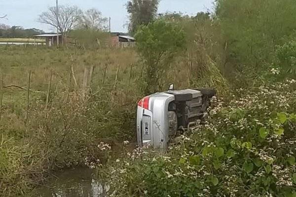 TREMENDO! Manejaba un niño de 15 años y terminaron en un zanjón