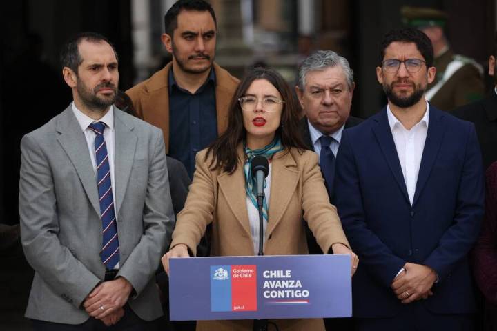 Vallejo responde a propuesta de Kast sobre reforma de pensiones: “Cree el ladrón que son todos de su condición”