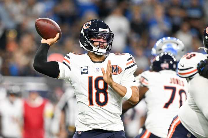 Analyst Floats Idea of Possible Benching of Bears’ Caleb Williams