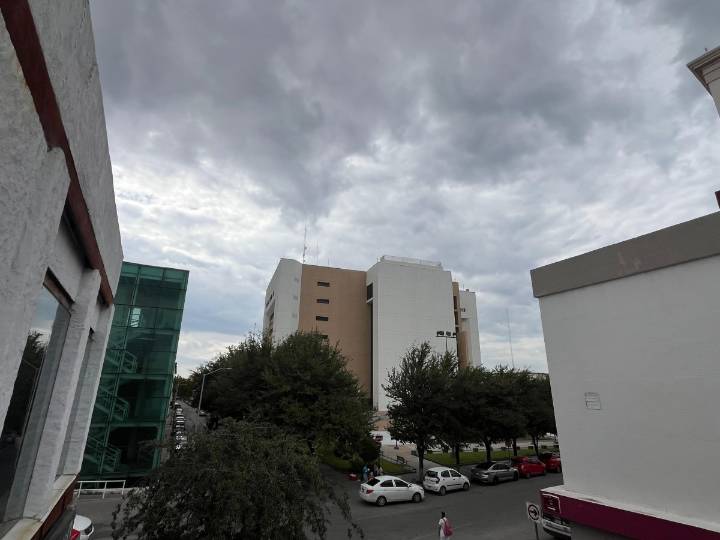 Lunes; cielo mayormente nublado y máxima de 26 grados
