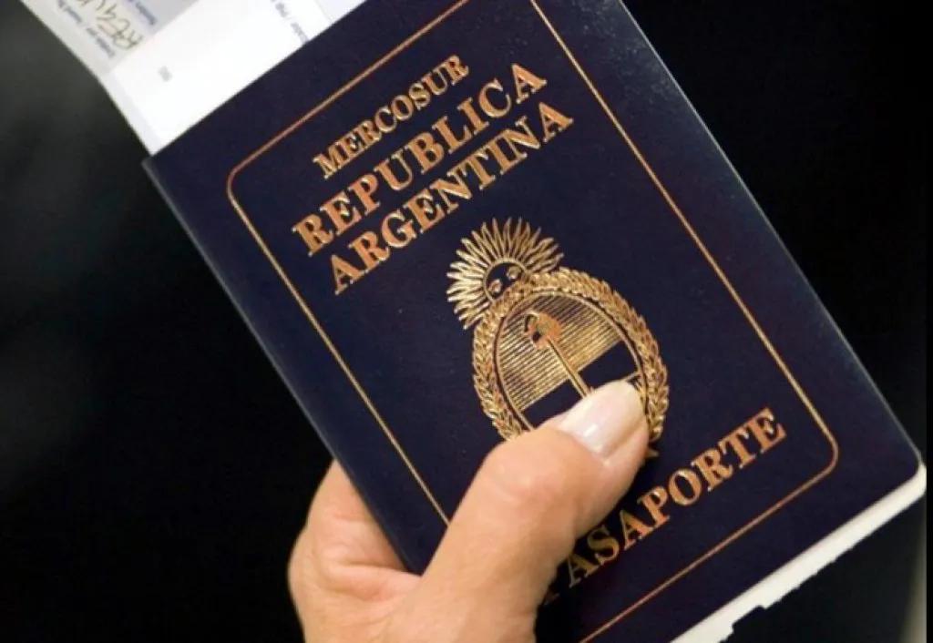 Emitieron miles de pasaportes argentinos con fallas que impiden viajar: Piden que los devuelvan