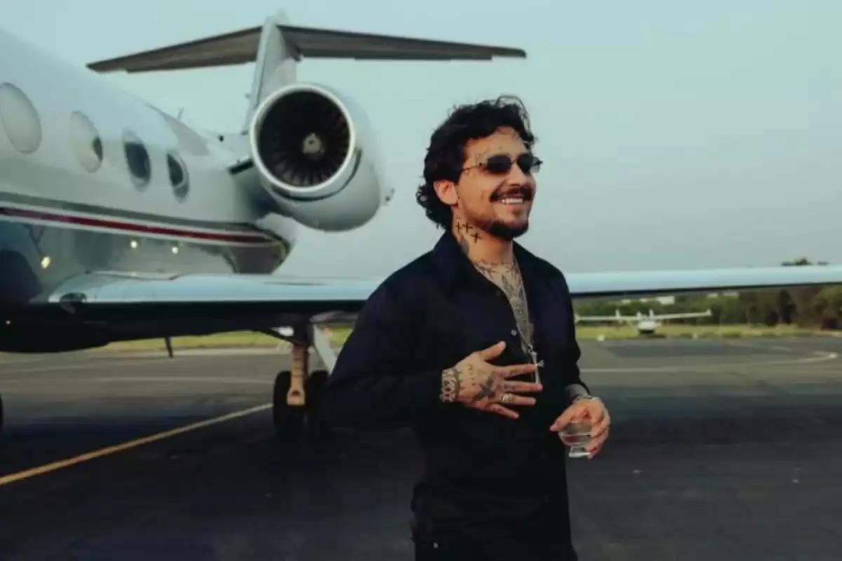 Equipo legal de Universal Music manda una fuerte advertencia a Christian Nodal