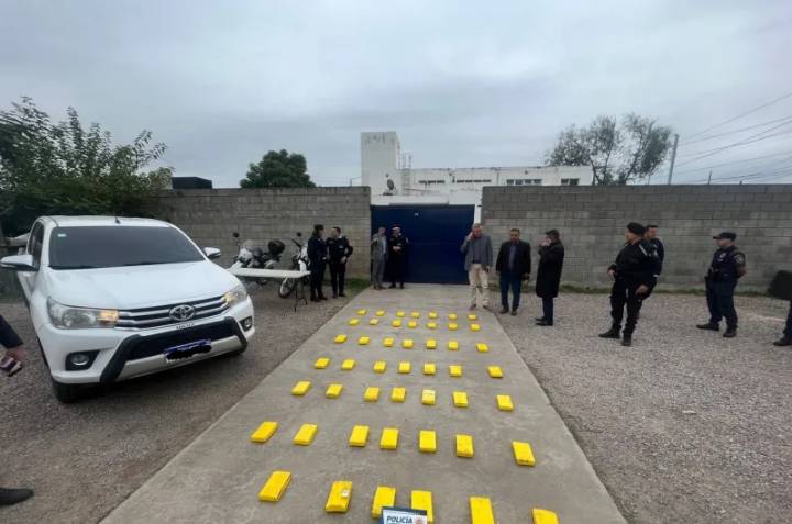 Golpe al narcotráfico: Secuestran más de 100 kilos de cocaína en el interior y detienen a dos salteños