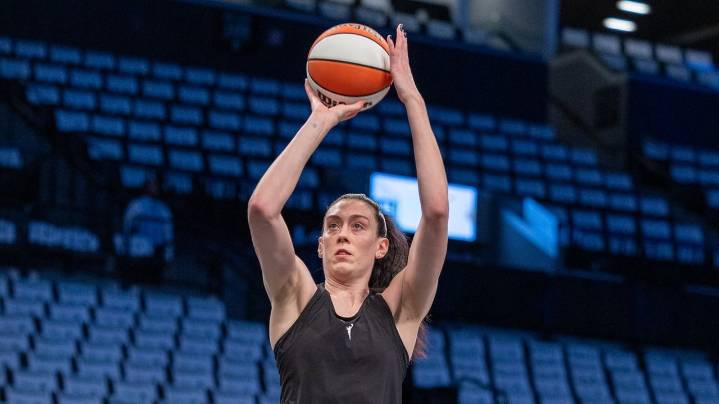 Stewart in lineup against Phoenix for Game 2, helping fire up Liberty