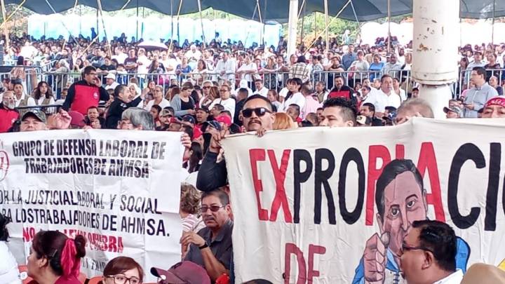 Con protestas reciben a Sheinbaum en Coahuila; anuncia programa de producción de carne