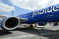 JetBlue plane headed to Boston shatters terminal window with wing in Virginia