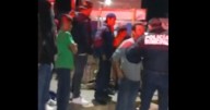 Tensión en Hidalgo: pobladores golpean y desnudan a supuestos ladrones de motos