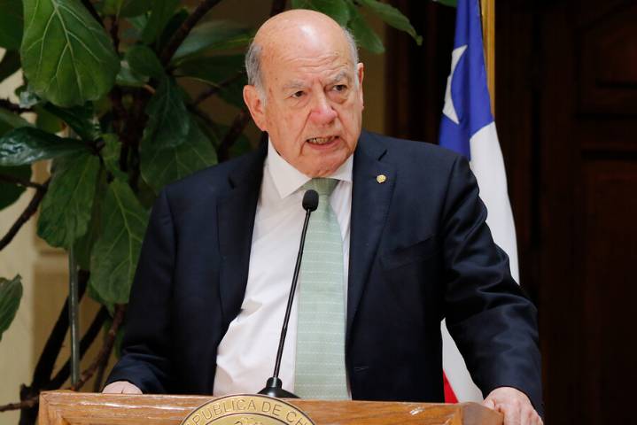 Senador Insulza fue internado en Clínica Alemana por “bloqueo del ritmo cardíaco”