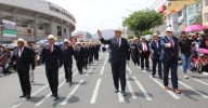 Martín Vizcarra se robó el show en el desfile por el Bicentenario del Colegio Simón Bolívar