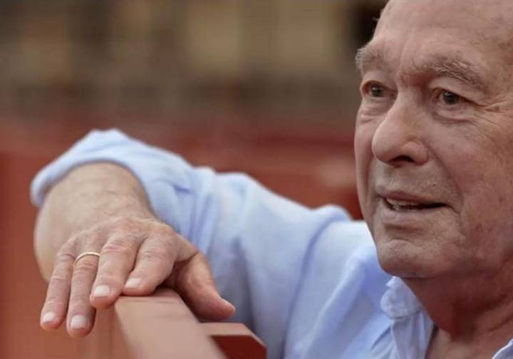 Curro Romero, ingresado por una neumonía
