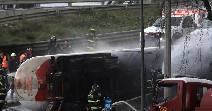 8 muertos y 67 hospitalizados por la explosión de un camión de gas en México: 22 personas en estado crítico