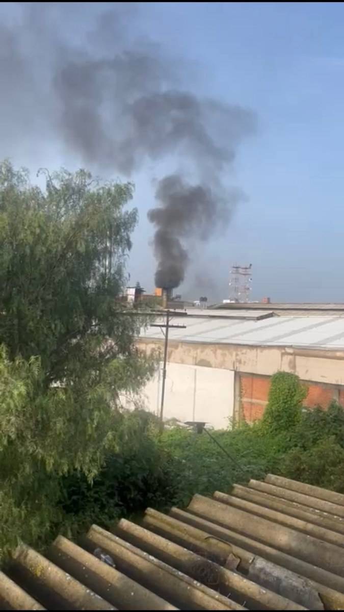Vecinos de San Juan exigen aire limpio ante emisiones contaminantes de fábrica en Texcoco