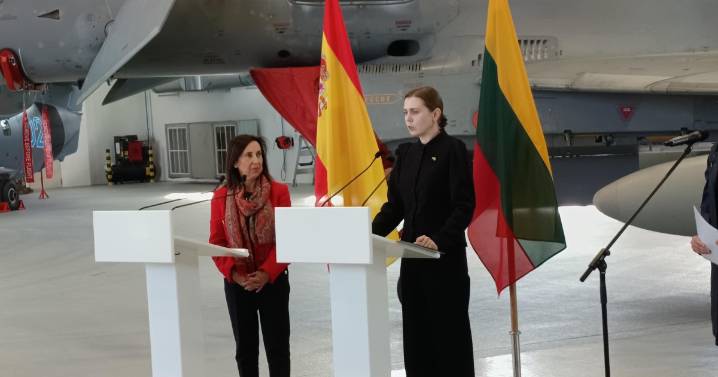 La ministra de Defensa lituana le pide a Robles que dé un paso más en la defensa de Lituania frente a Rusia