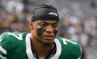 Video: Justin Fields hits his head vs Bills, Jets evaluating QB for a concussion
