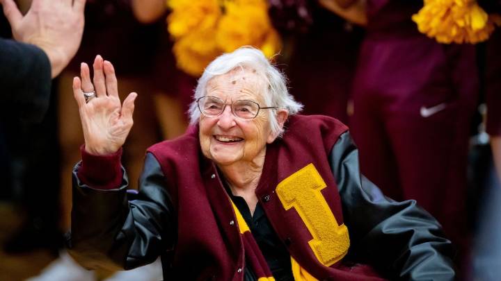 Loyola's Sister Jean announces retirement due to health concerns