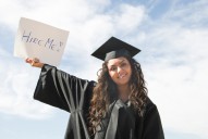 El éxodo de jóvenes graduados que abandonan Long Island