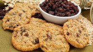 Galletitas integrales con pasas y sin azúcar común: poné la pava y disfrutá de esta versión saludable sin culpa
