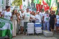 Los andaluces canalizan su indignación con la presentación de más de 57.000 firmas para avalar una ley que blinde la sanidad pública