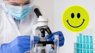 Un diseño "atractivo para menores": ISP alerta sobre una nueva y peligrosa droga en forma de sticker en Chile