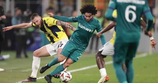 César Huerta causa baja de la Selección Mexicana por lesión