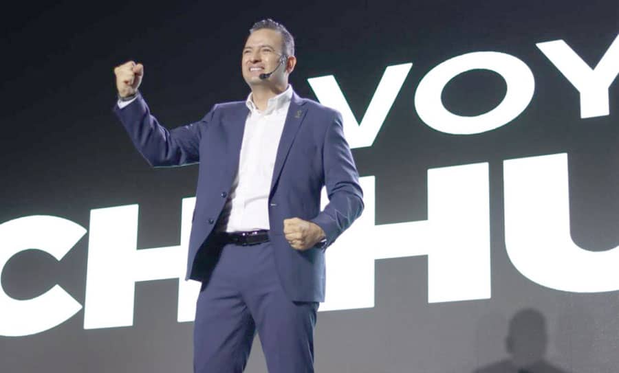 Destapes y flores / Más los reales / Xóchitl decantada / Marco candidato